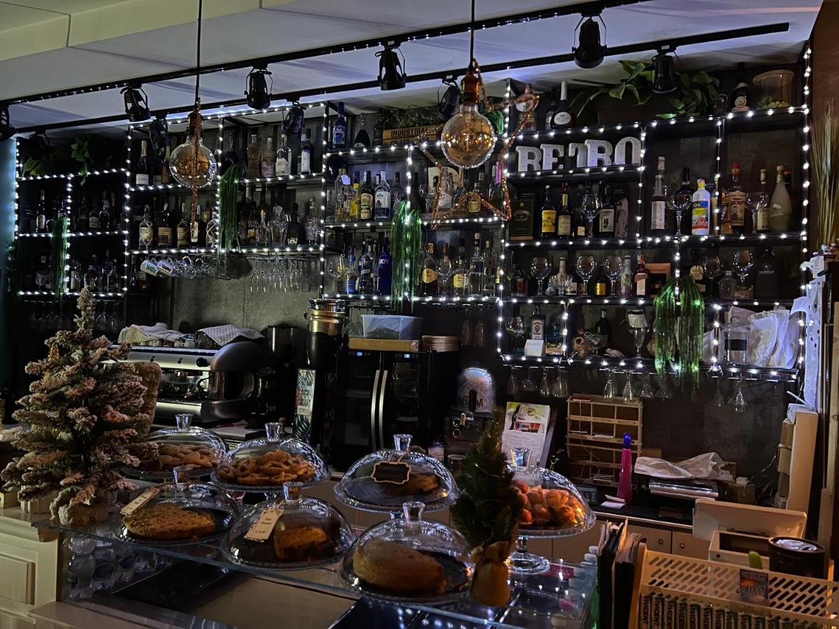 B&B Caffe Retro' ชิสแตร์นา ดิ ลาตินา ภายนอก รูปภาพ