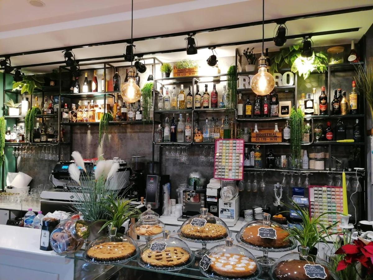 B&B Caffe Retro' ชิสแตร์นา ดิ ลาตินา ภายนอก รูปภาพ
